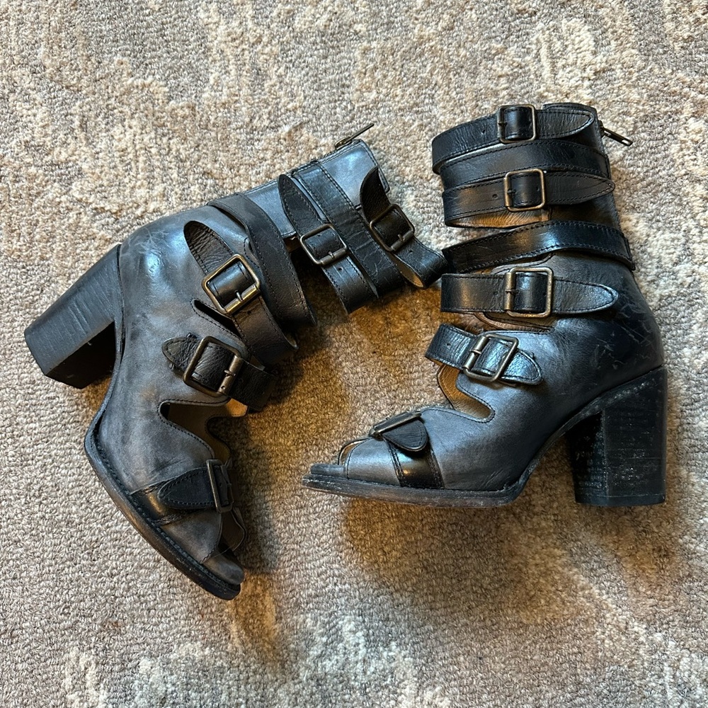 Freebird Bond Sandals